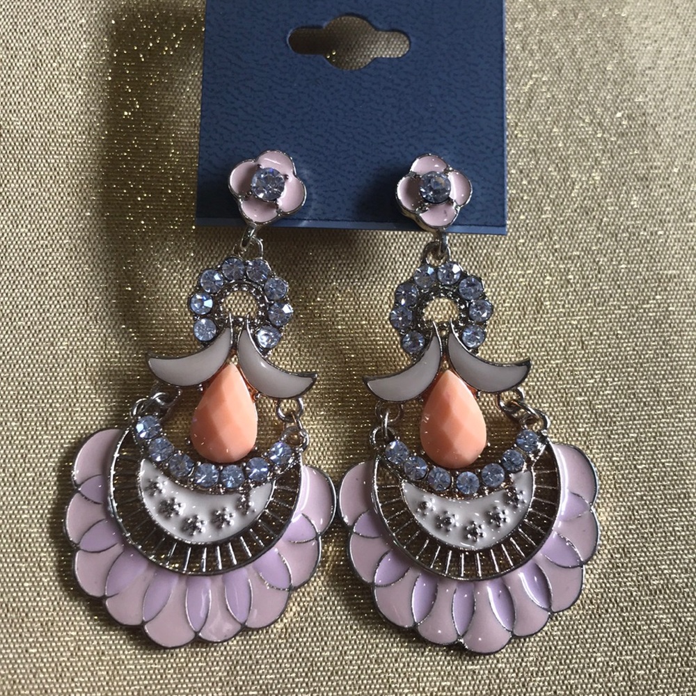 Beautiful Peach earrings ( New with out tags)